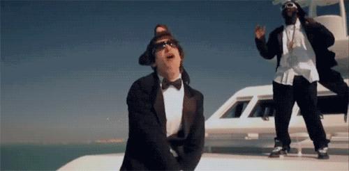 服务员阿姨高手在民间,高手在民间阿姨忘情冷雨夜