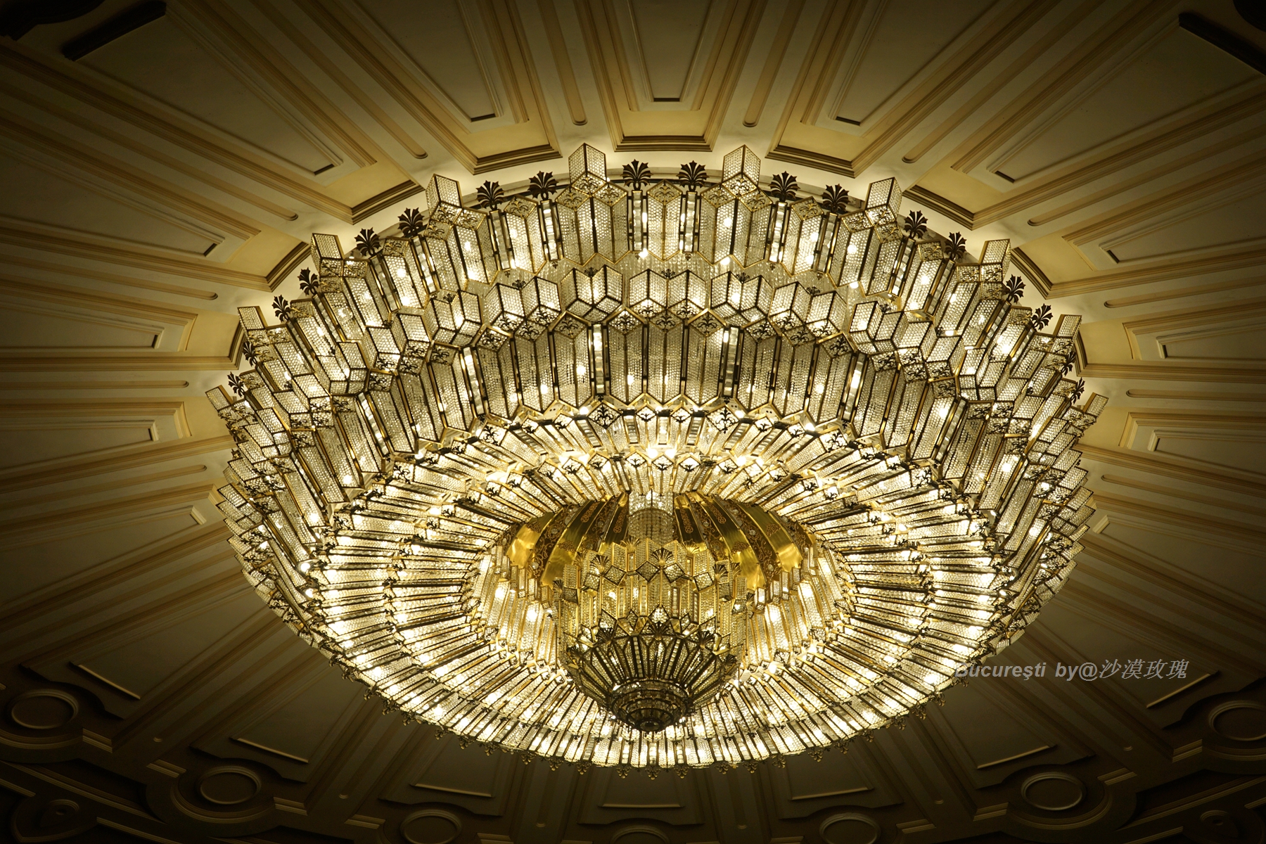 耗资100多亿的建筑里面非常壮观,耗资2亿最丑建筑