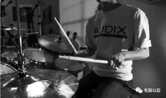 爵士鼓鼓槌正确握法,爵士鼓鼓棒手法