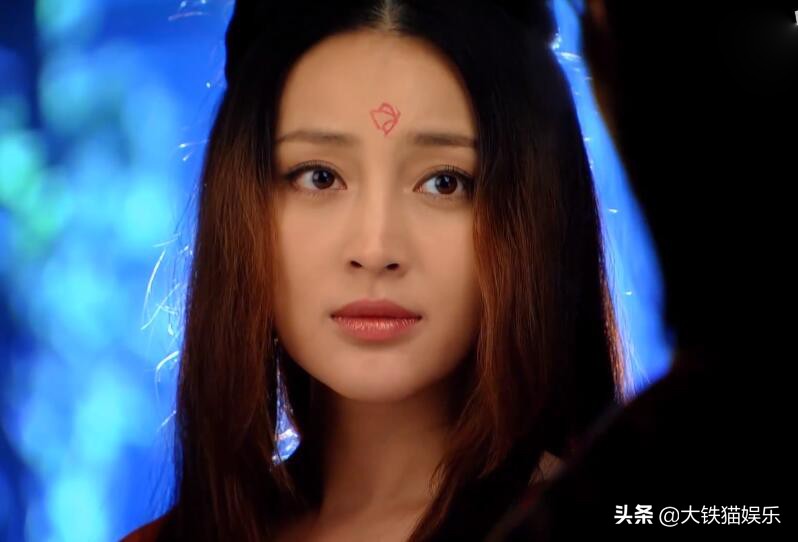 这4位女星太难了！被一位女配艳压不算啥，个个女配都吊打才尴尬