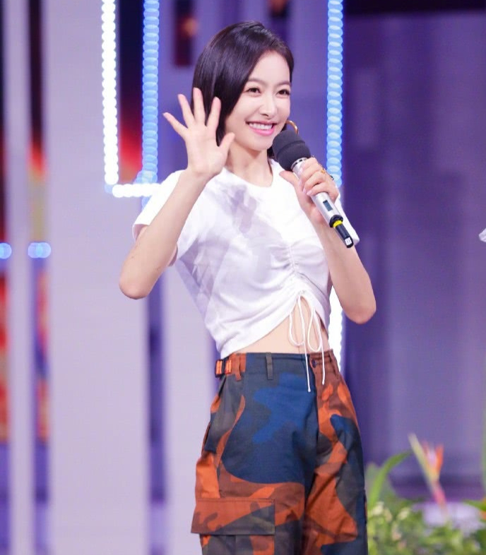 白t恤怎么搭才好看,白T恤怎么穿搭