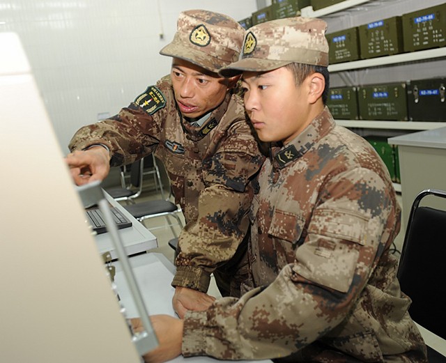 安徽兵王仅初中文化，入伍34年有召必回，退役后女儿继承父业