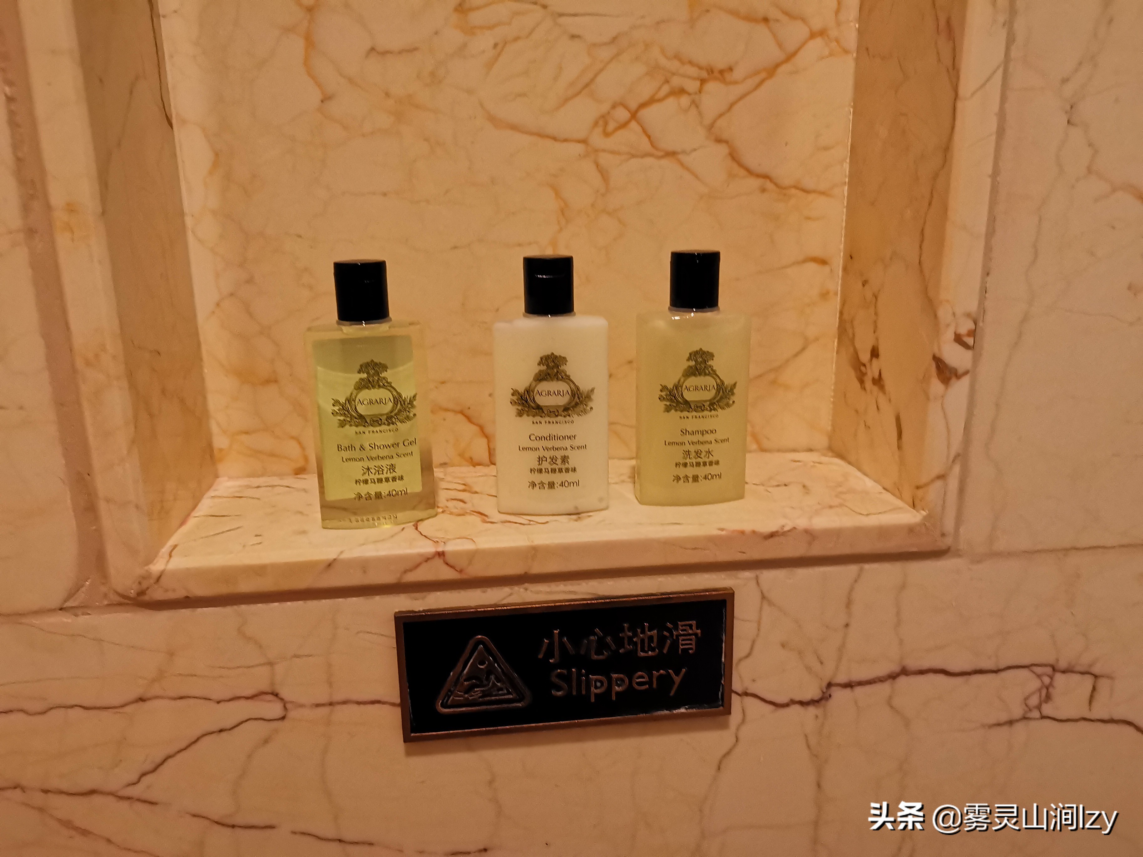 蓝天白云下的雪域高原布达拉宫,蓝天之下日光之城简介