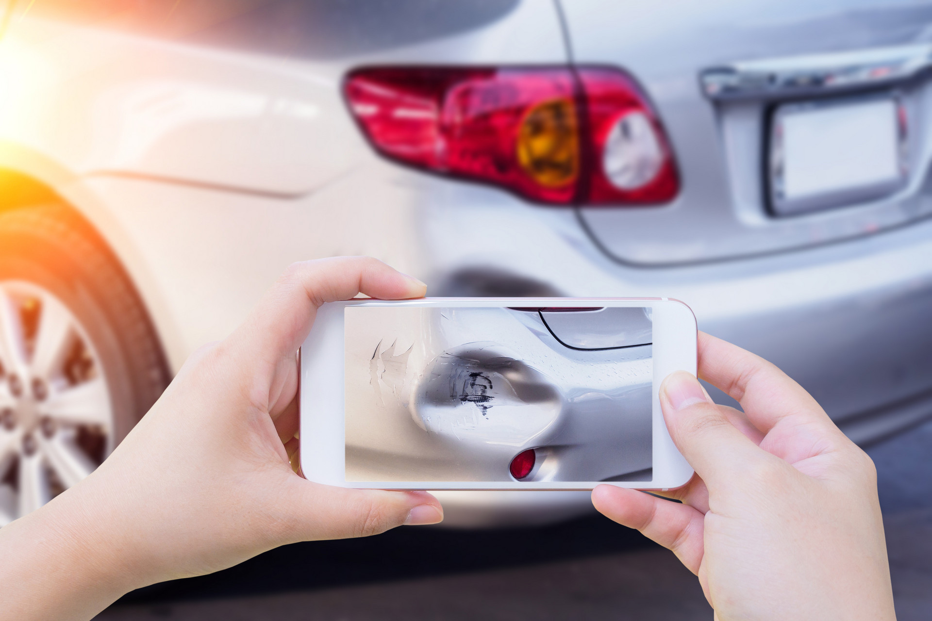 发生交通事故报警先后顺序,车子停路边被撞有什么预兆吗