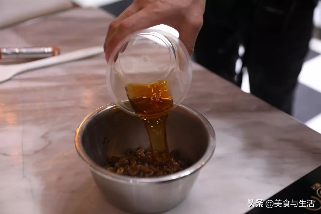 竟然比马卡龙还好吃?日本爆款小点心朗姆葡萄夹心饼干,超全配方