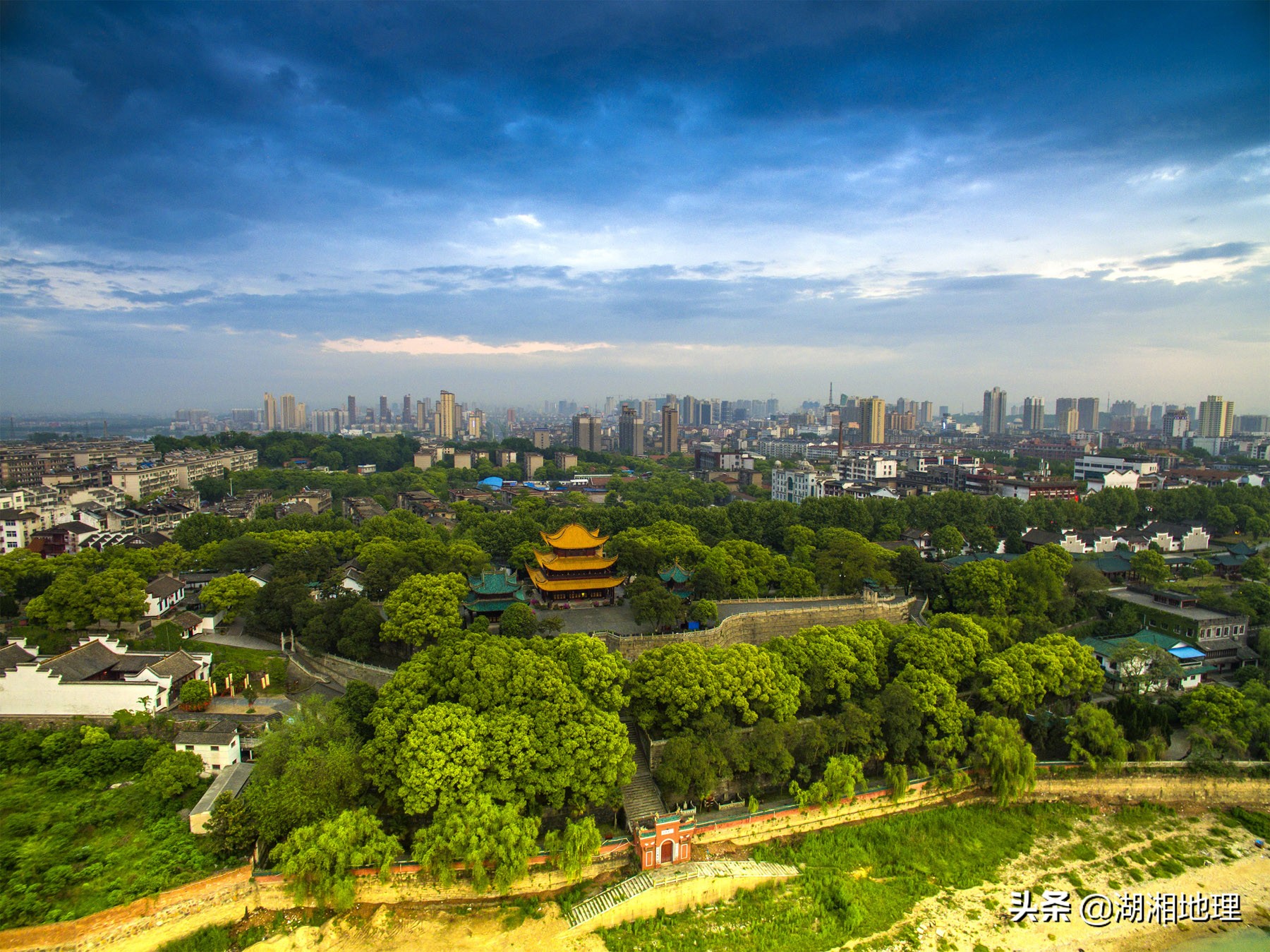 定义中国人的忧乐，为什么是岳阳？