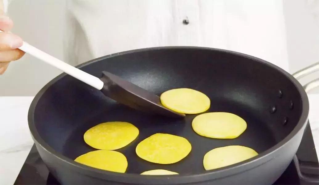 九个月宝宝吃的手抓饼,十个月宝宝辅食手抓饼