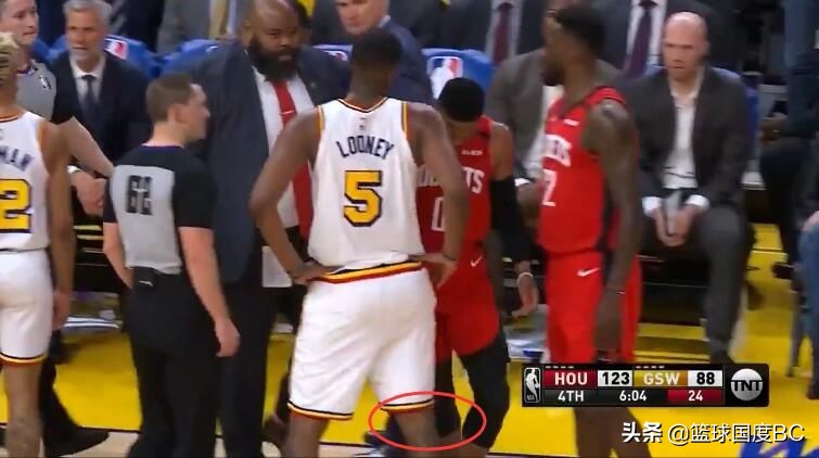 威少对维金斯视频,唐斯被维金斯隔扣赛后库里反应