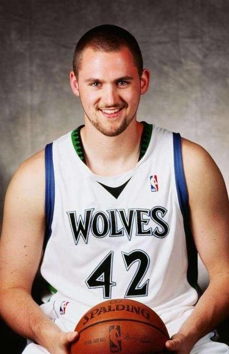 nba十大美男勒夫,骑士队乐福西装