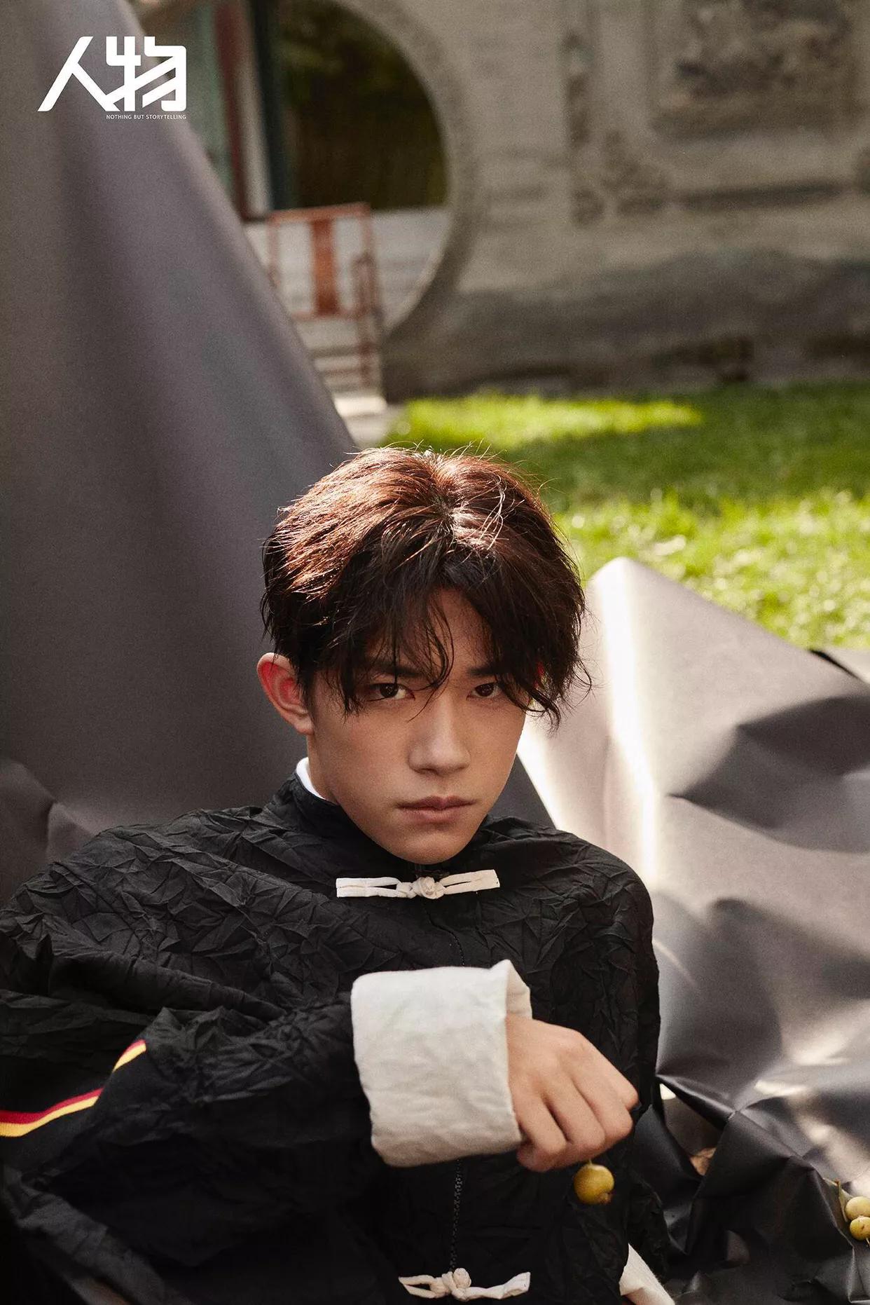 用一句话概括易烊千玺近期的事情,人物易烊千玺两万字专访