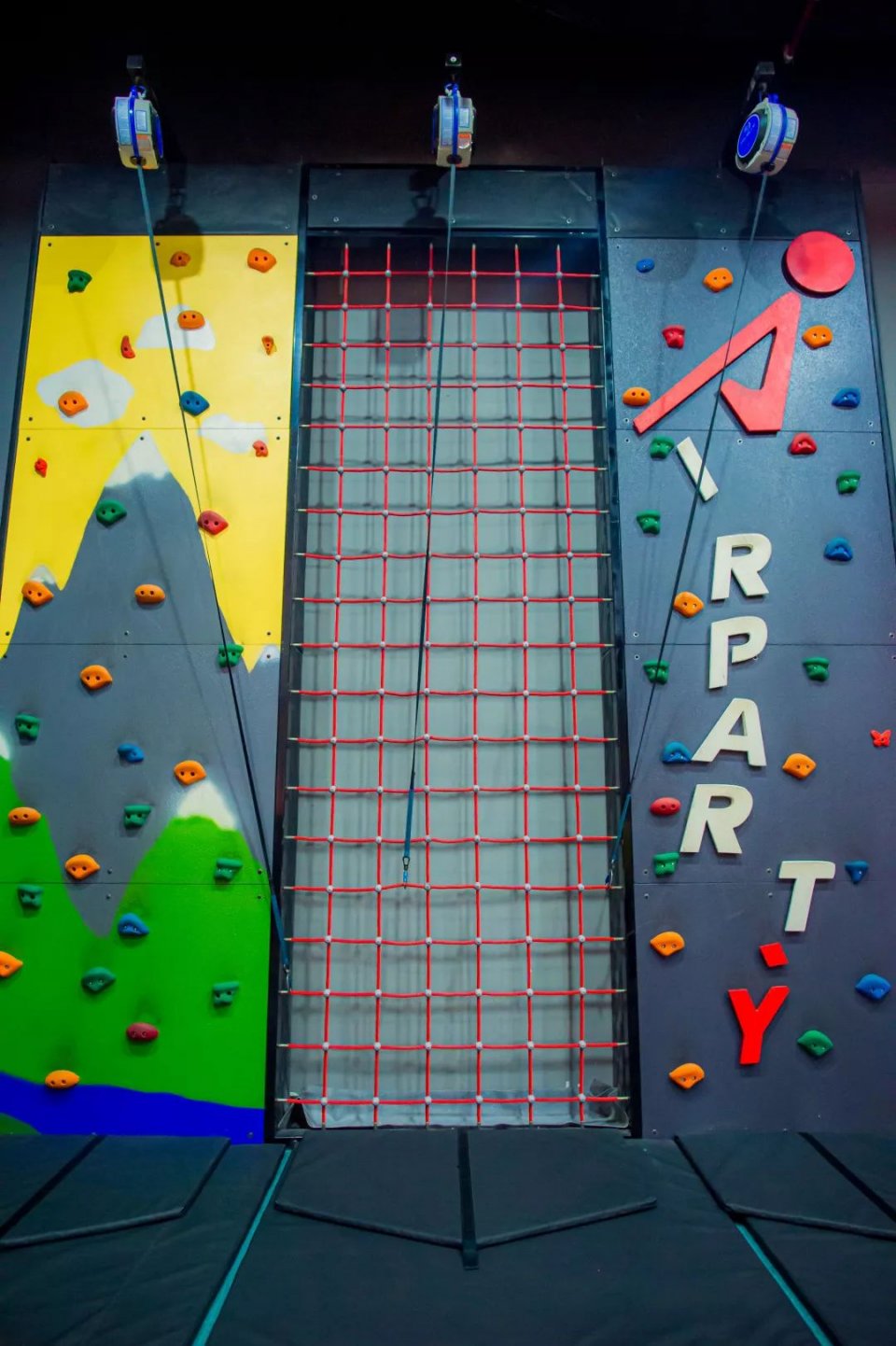 蹦床乐园乐动魔鬼滑梯,室内蹦床滑梯游乐场