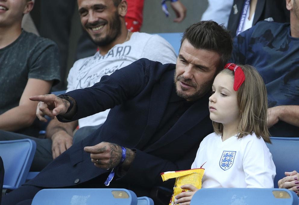 贝克汉姆小七亲嘴,贝克汉姆小七吻戏视频