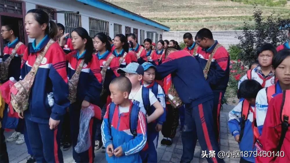 2021年李锋教育「成长不烦恼」第十二天夏令营之传递爱心扶贫助学