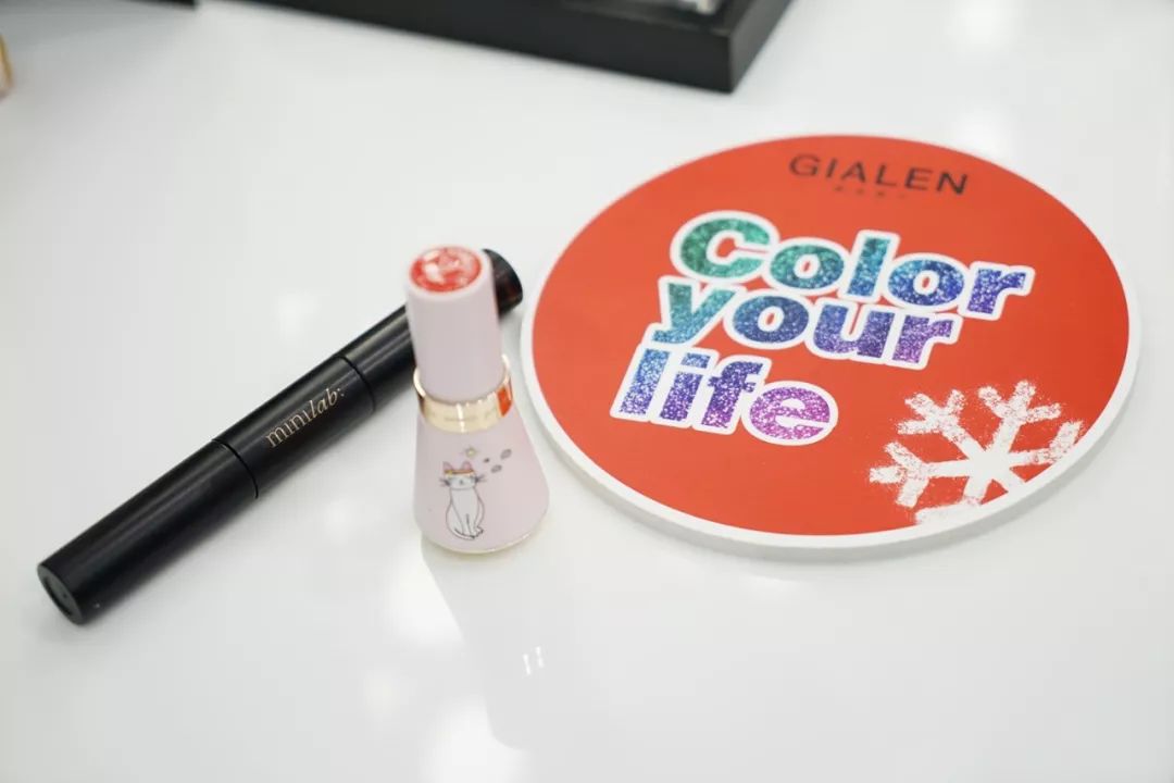 圣诞节可以化什么妆容,圣诞节该化什么妆才好看