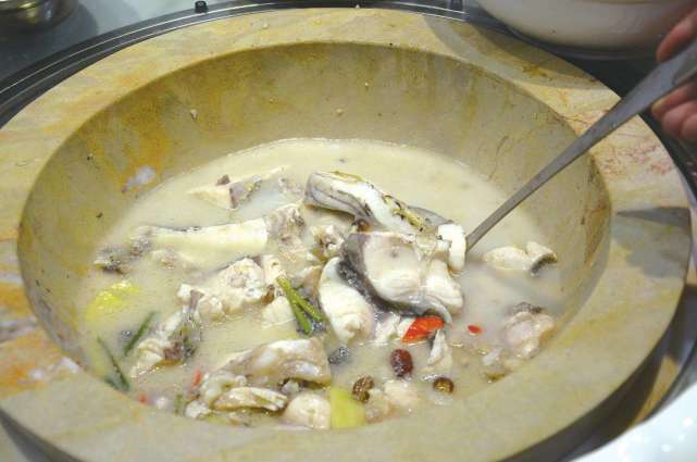 湘菜重庆石锅鱼烤活鱼,正宗湘菜石锅鱼的酱料