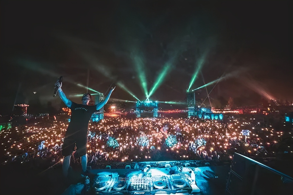 看见音乐人|英国僵尸男孩Zomboy来袭，没有人能逃过的电音低炮