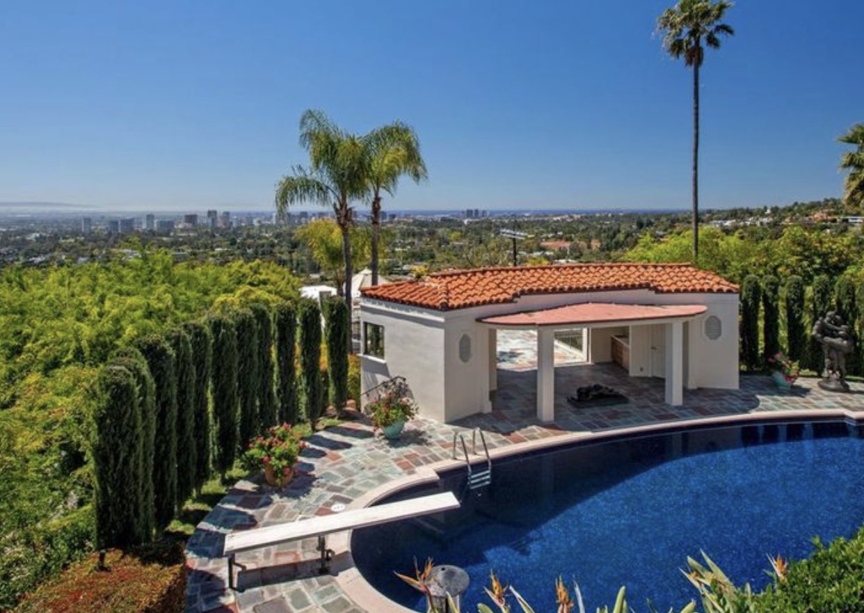 又抄底？众球星在卖房，詹皇却买第3座豪宅，难怪17年能赚21.9亿