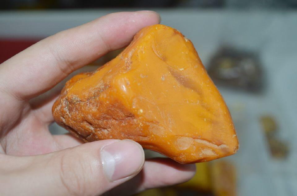 海滩捡蜜蜡,海边捡蜜蜡的利润