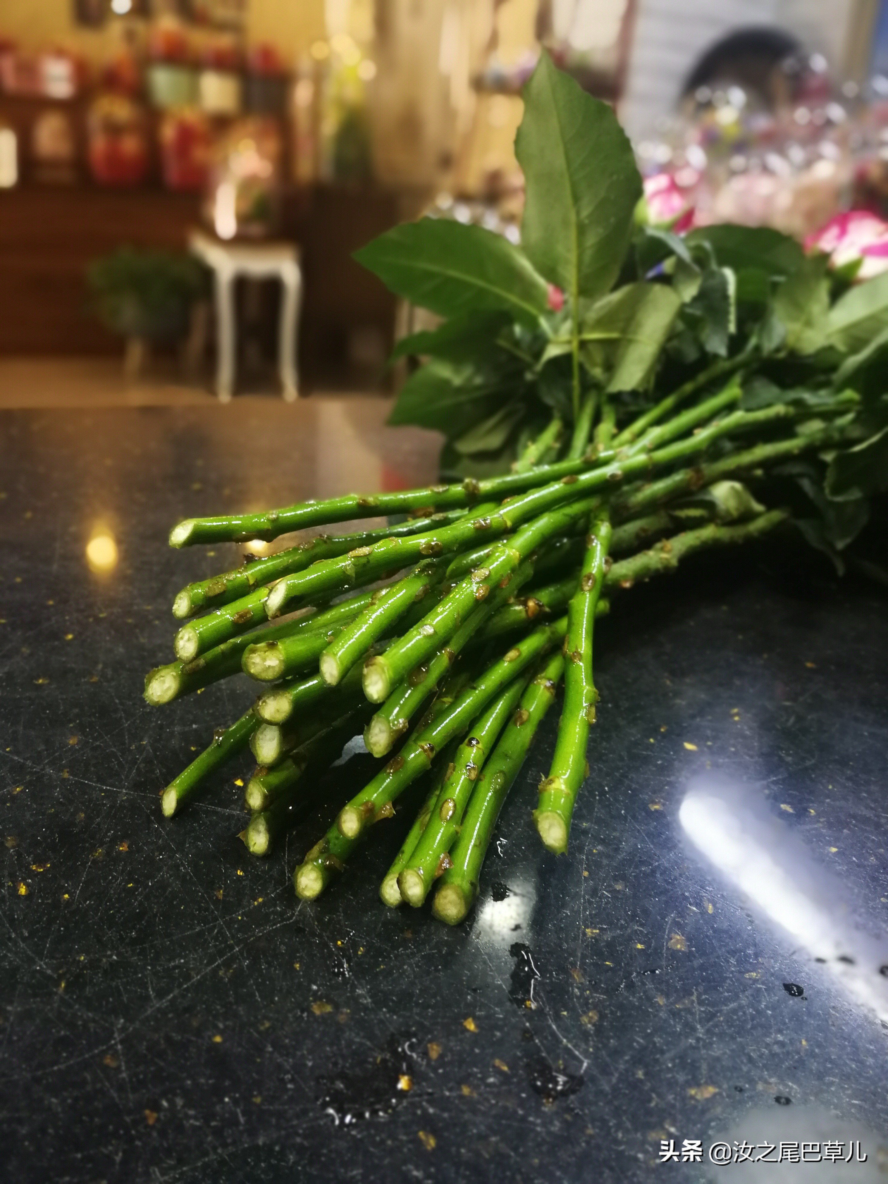 刚买回来的鲜花有点蔫怎么处理,刚买的鲜花就枯萎了是什么原因