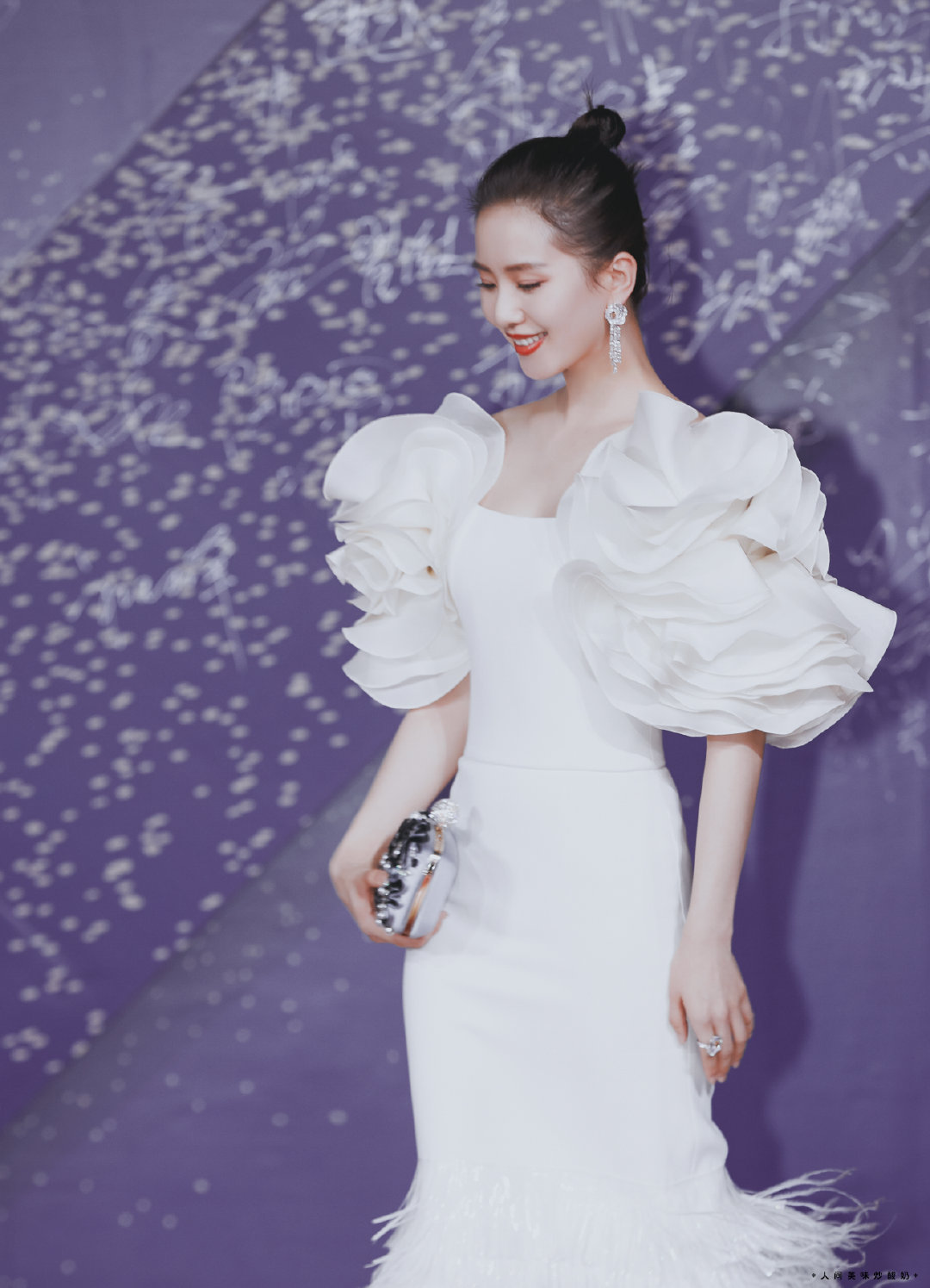 耳环秋冬高级感怎么搭配,日常穿搭必备时尚耳环来啦