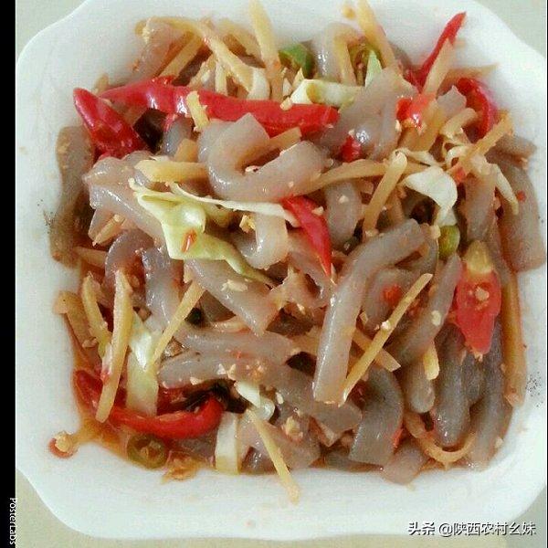 巧厨娘自制魔芋豆腐,幺妹吃魔芋豆腐