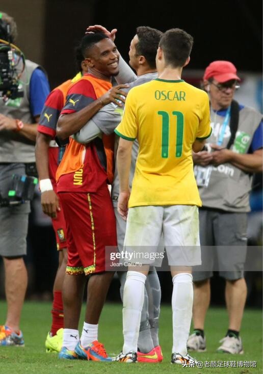 自称梅西曾辅佐他踢球，世界杯打假球贪得无厌头像被球迷印上美元