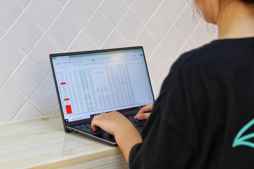 戴尔灵越燃7000玩游戏,戴尔灵越7000的4k屏幕