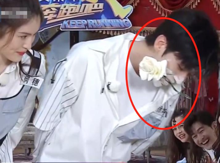 郑恺和蔡徐坤对决,郑恺蔡徐坤爬楼梯