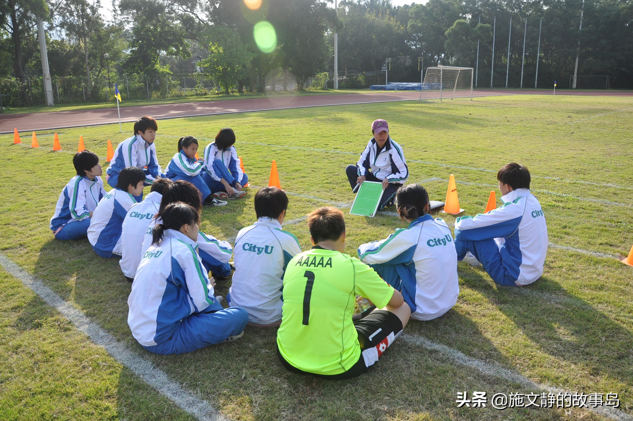 这个女生追着梦跑了二十年，终于把自己踢进了足球之梦