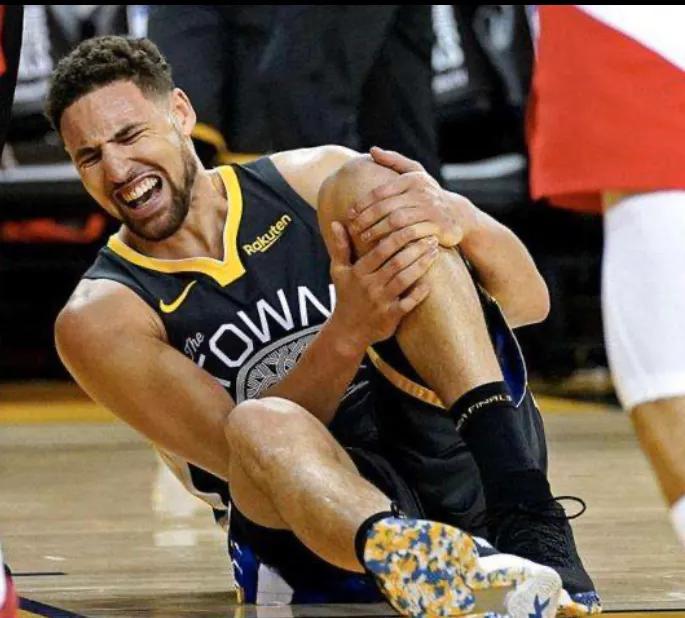 罗斯半月板撕裂瞬间,2013威少半月板撕裂视频