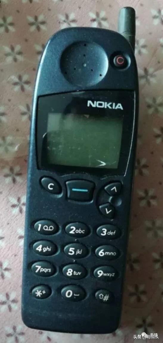 还记得你的第一台主机吗,还记得你们用的第一台手机