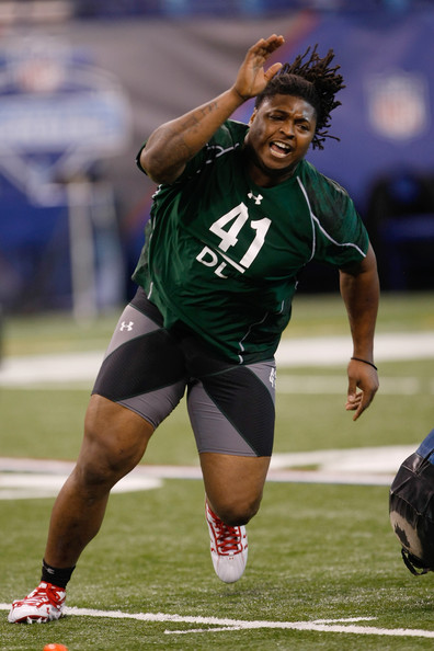 225磅有多重,nfl橄榄球225磅卧推纪录