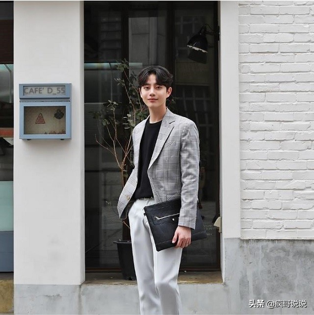 韩国小哥哥西装正装穿搭,搭配格子西服的小哥哥