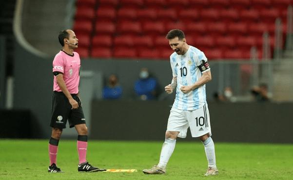 阿根廷输球巴西球迷的反应,阿根廷击败巴西最后庆祝