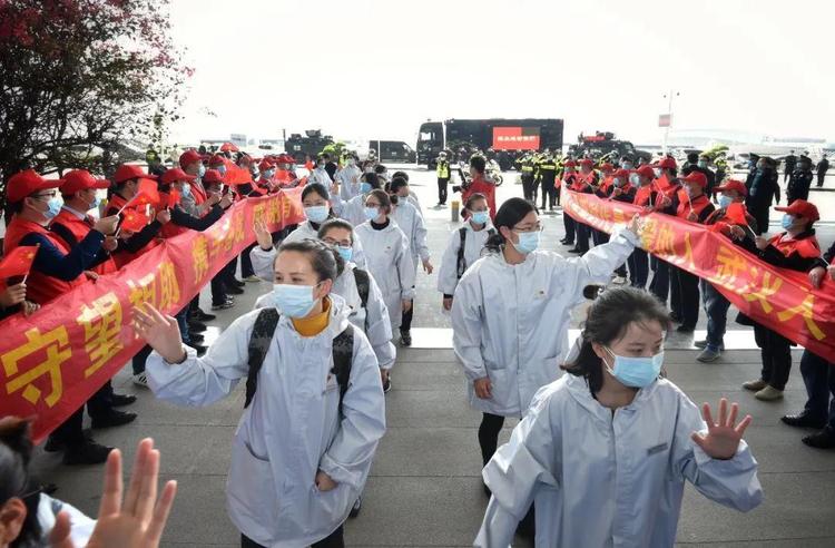 鑻遍泟褰掓潵妯辫姳鏈夌害,妯辫姳鐩涘紑鑻遍泟褰掓潵瀹屾暣瑙嗛