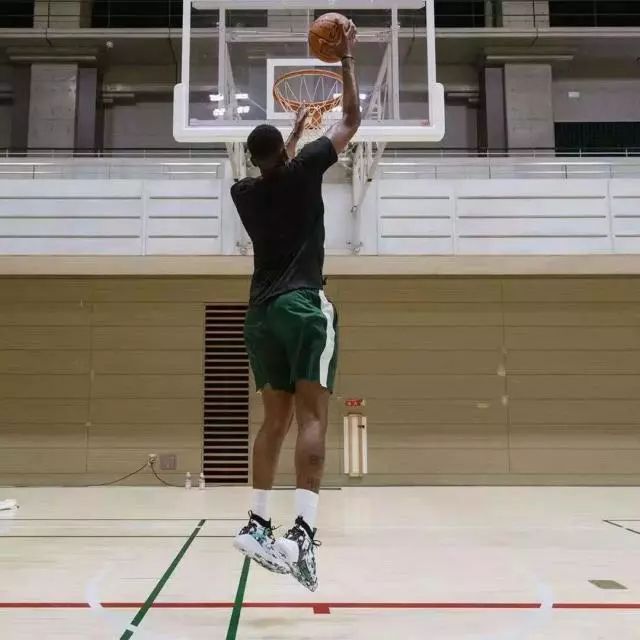 安踏篮球鞋kt5为什么很硬,安踏kt8和李宁的哪款鞋能比