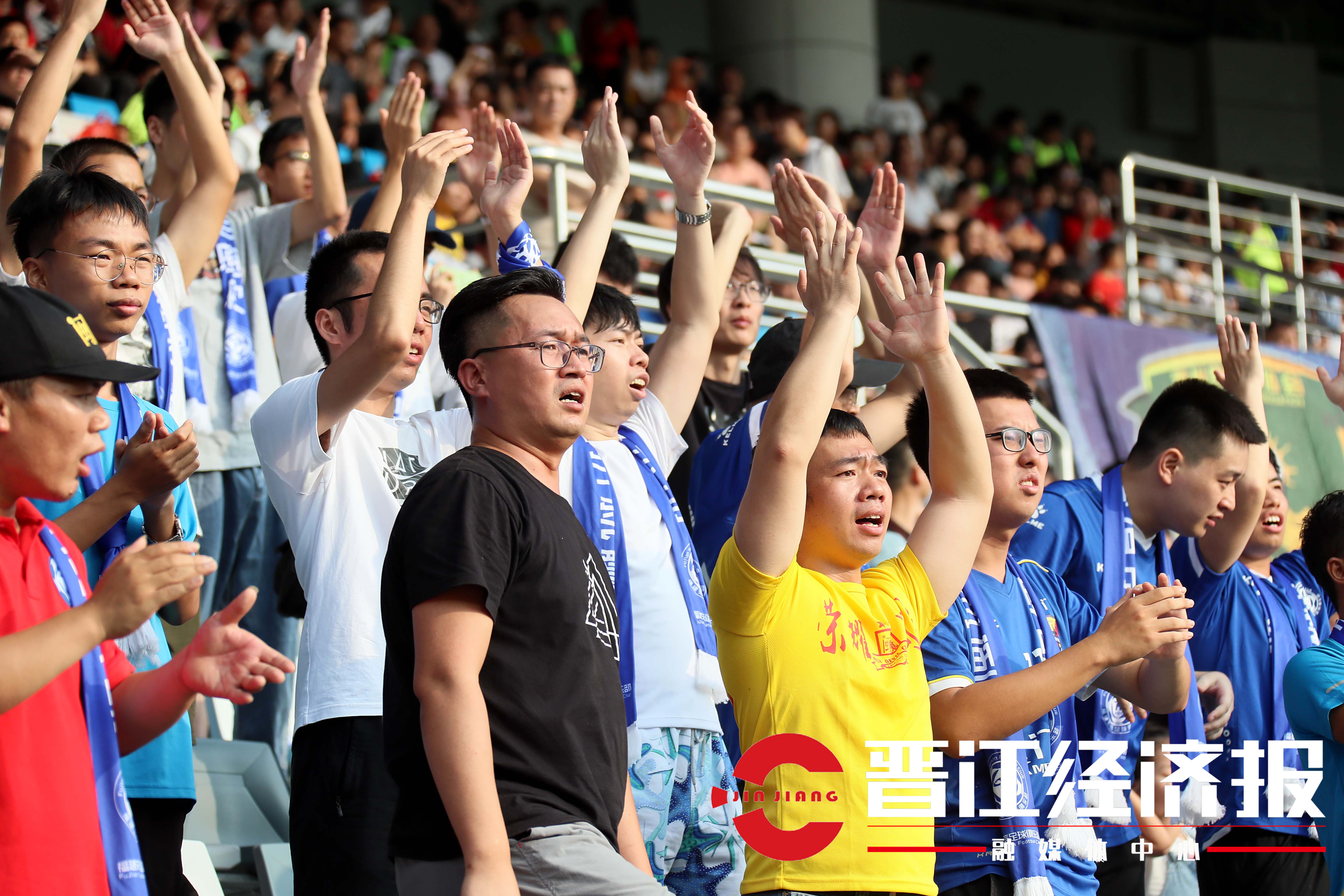 脚感太好！晋江足球公园建成投用，福建天信队队员说感觉“要飞起来”...