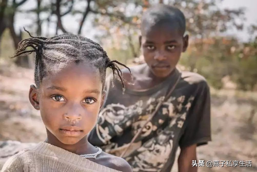 环游世界夫妻赚了十个亿,情侣环游世界视频