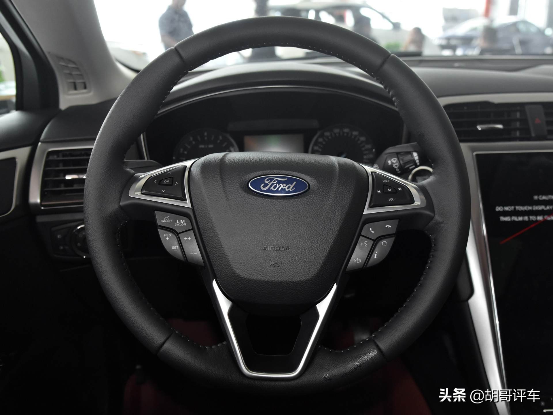 2.0T的经典中级车，就是该换代了，实拍福特蒙迪欧