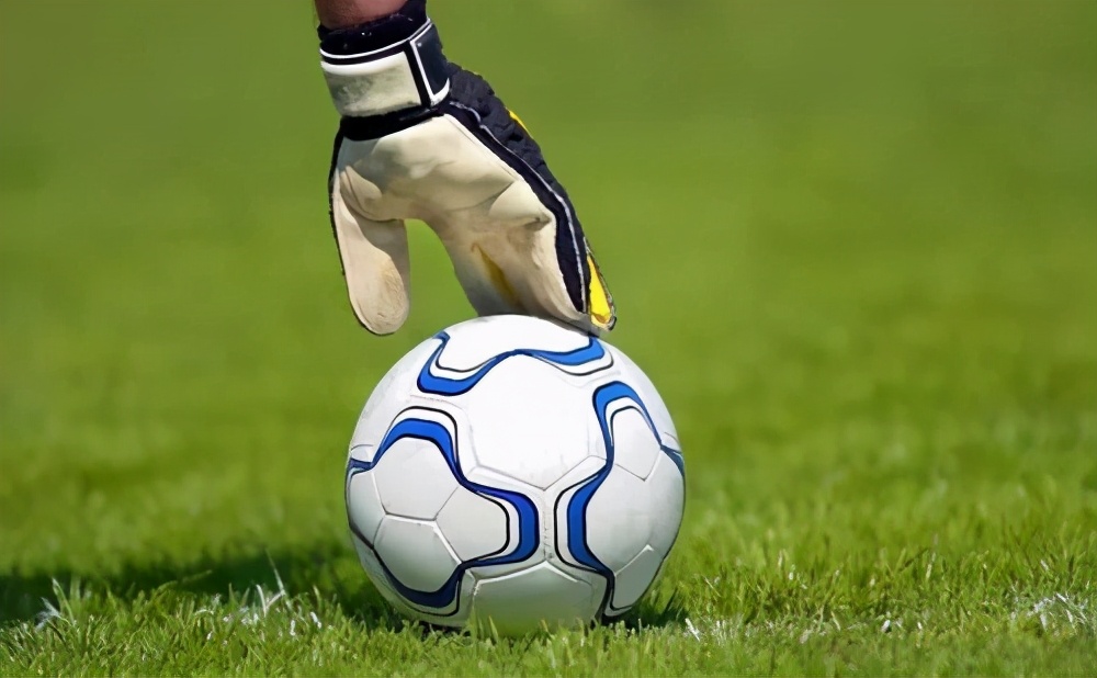 足球队靠什么收入,足球球员为啥工资这么低