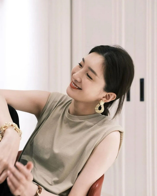 乔欣的迷你包包是什么品牌,乔欣最近有什么剧