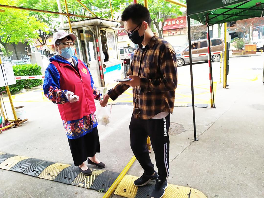 夕阳无限好银发志愿者,银发志愿者的风采