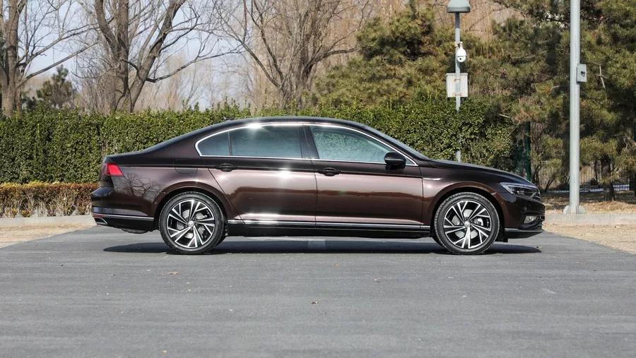 迈腾330和雅阁1.5t哪一个值得购买,新车上市迈腾限时优惠2.50万