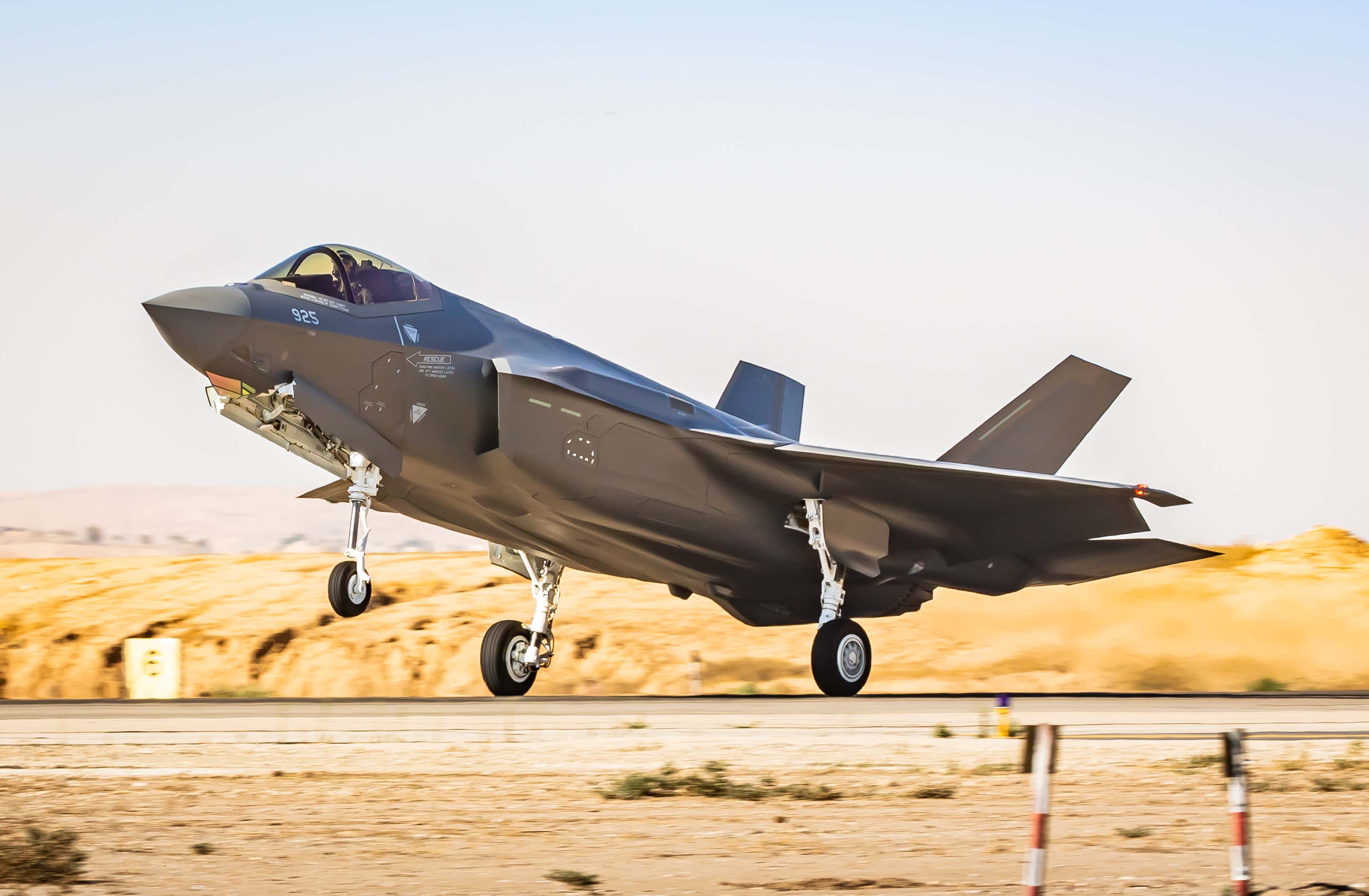 美军部署f22战斗机,美国向中东部署f22猛禽战斗机