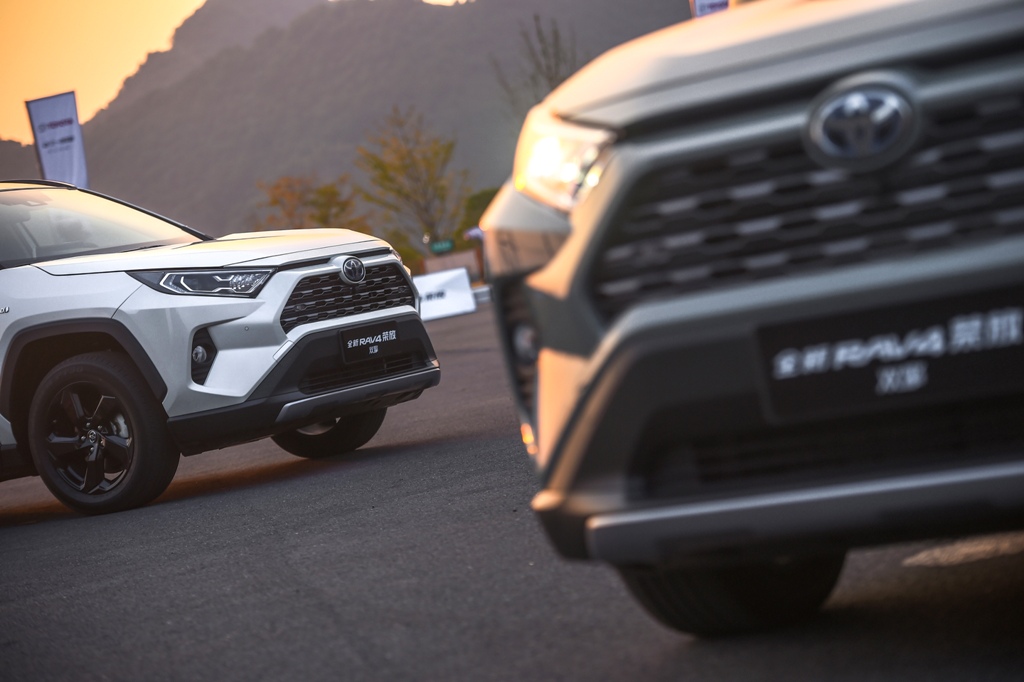 一汽丰田rav4荣放视频,全新rav4荣放户外宣传片