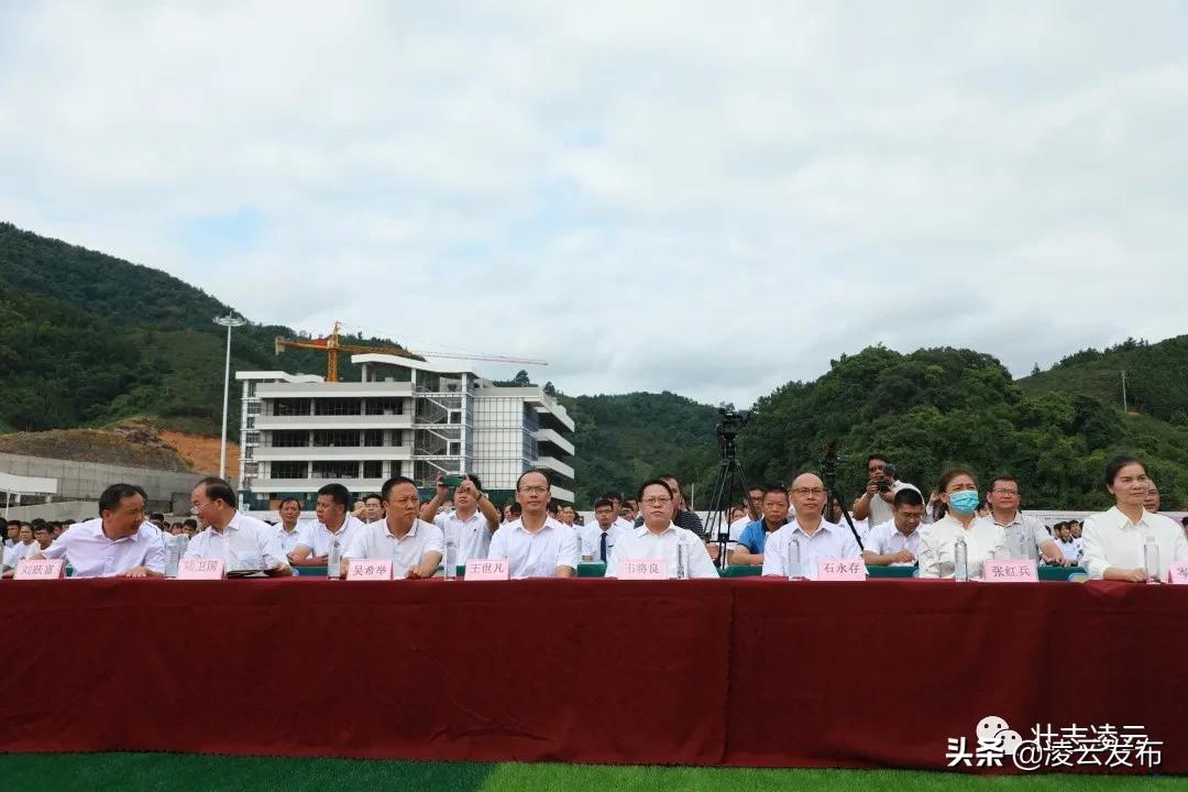 百色鸿顺高中开学典礼,高级中学喜讯