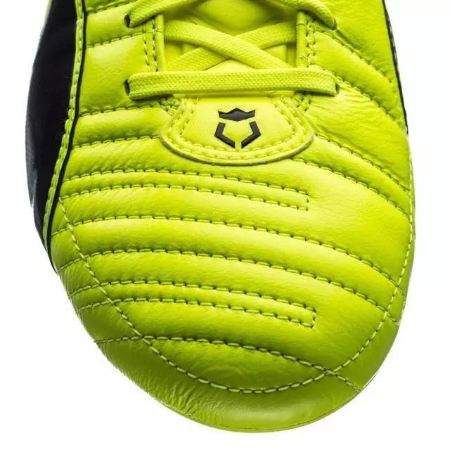 如何挑选足球鞋,儿童如何挑选足球鞋