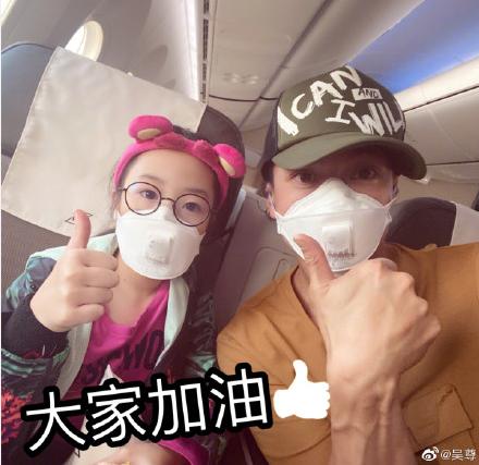 吴尊父子帅照片,吴尊neinei姐弟不偏心