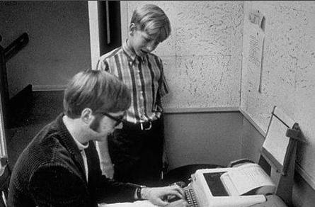 比尔盖茨传奇一生,比尔盖茨的一生经历详细