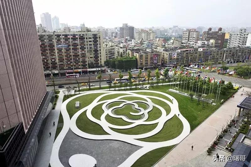 世界上的路本来很平凡，自从遇上设计师，此路非彼路